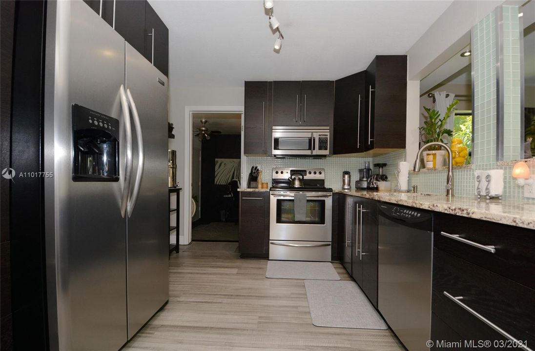 Recently Sold: $279,999 (2 beds, 2 baths, 1250 Square Feet)