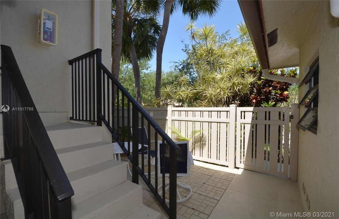 Recently Sold: $279,999 (2 beds, 2 baths, 1250 Square Feet)