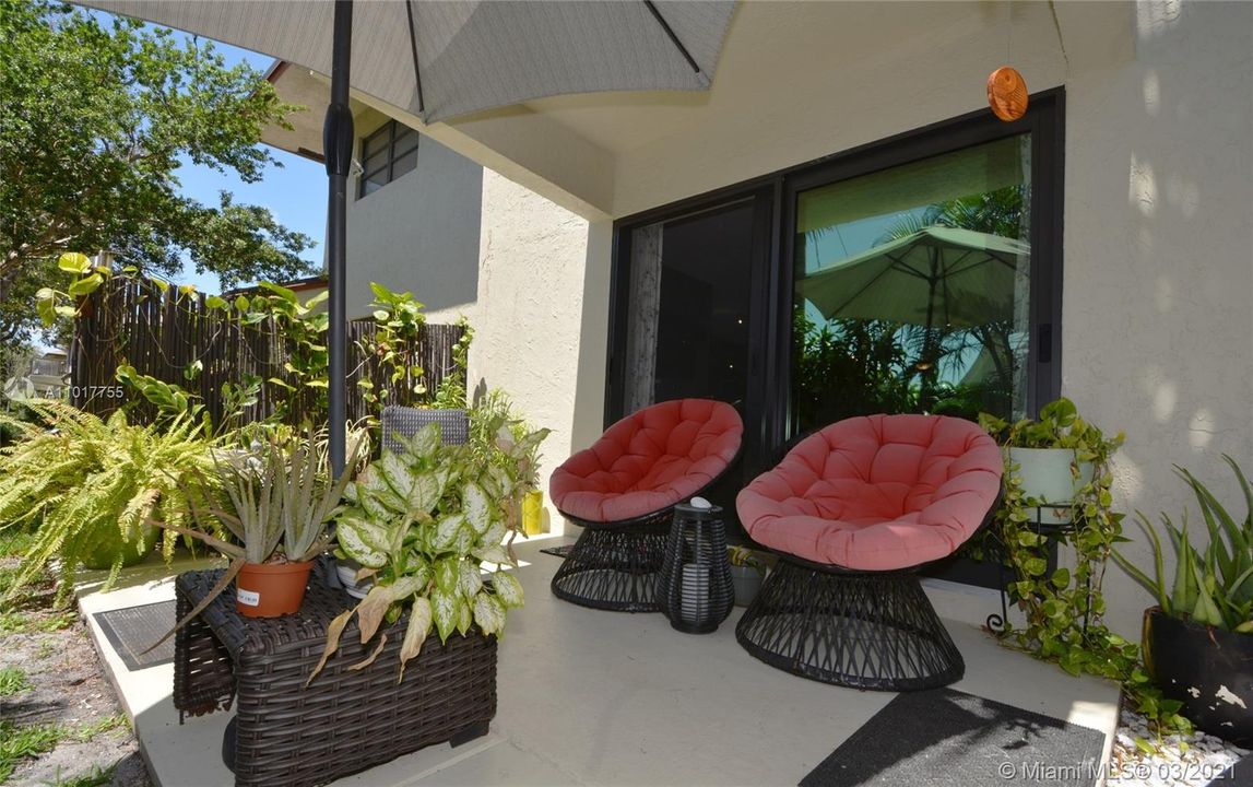 Recently Sold: $279,999 (2 beds, 2 baths, 1250 Square Feet)