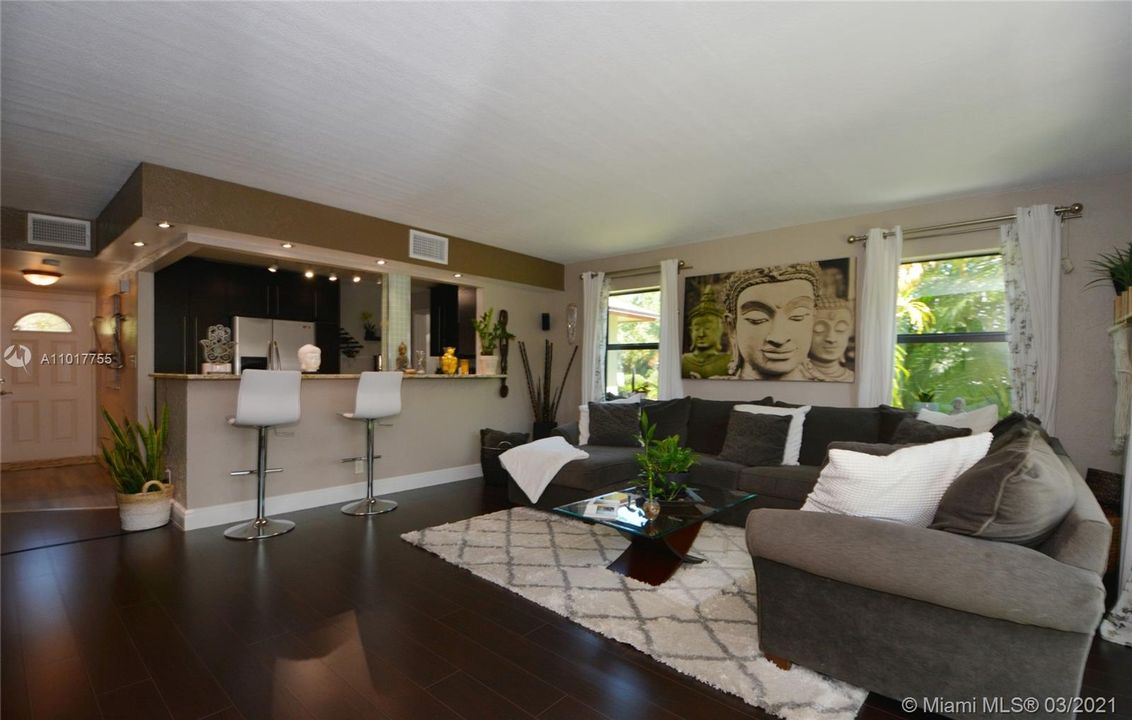 Recently Sold: $279,999 (2 beds, 2 baths, 1250 Square Feet)