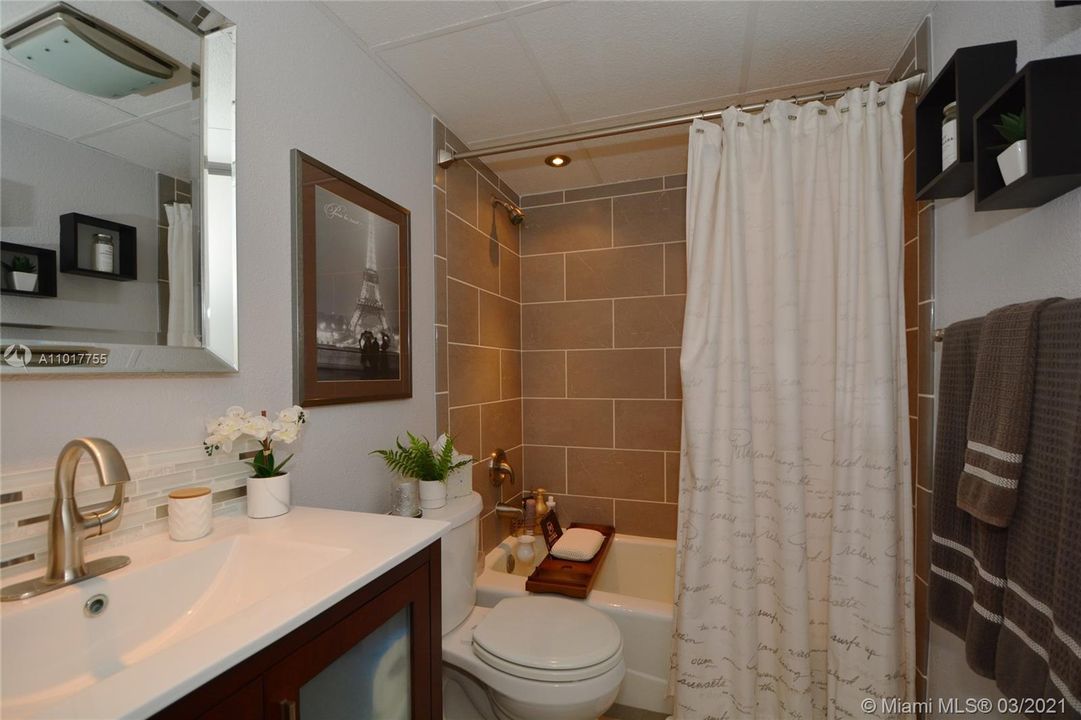 Recently Sold: $279,999 (2 beds, 2 baths, 1250 Square Feet)