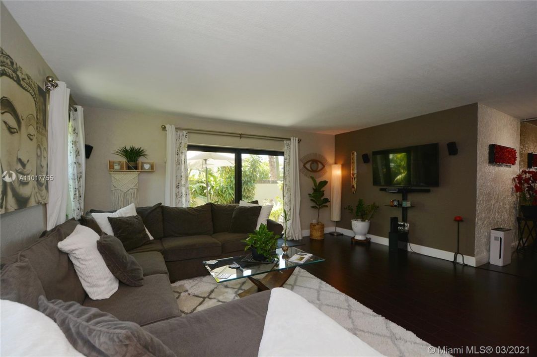 Recently Sold: $279,999 (2 beds, 2 baths, 1250 Square Feet)