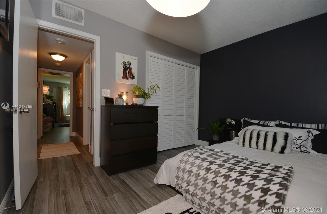 Recently Sold: $279,999 (2 beds, 2 baths, 1250 Square Feet)