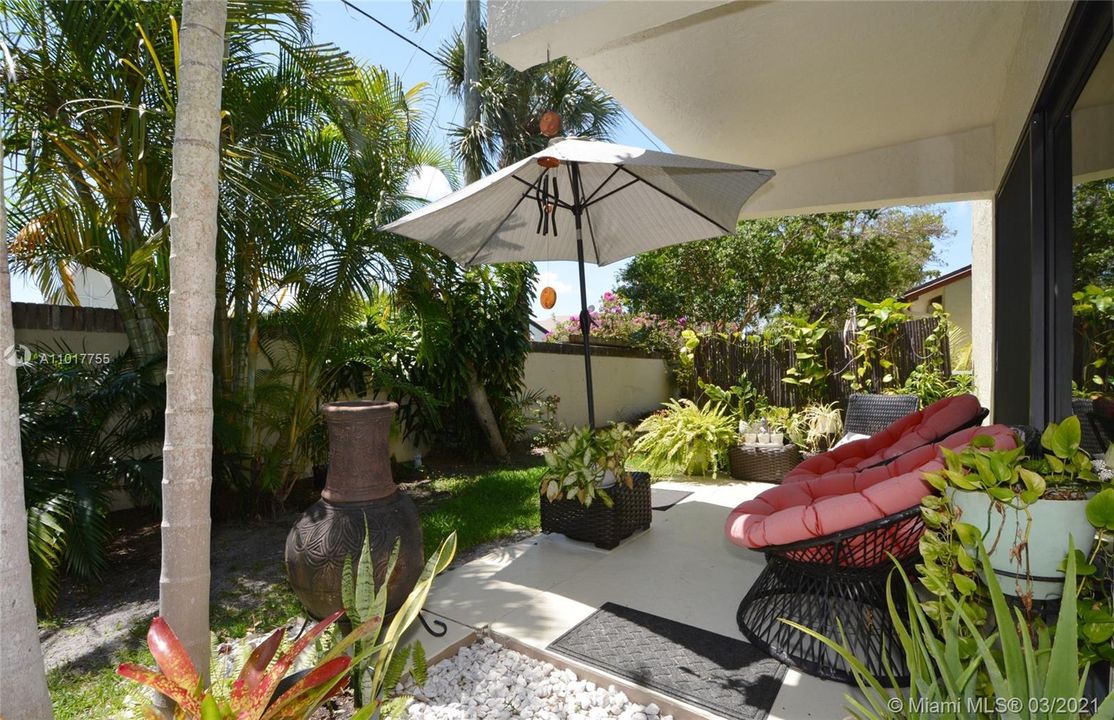 Recently Sold: $279,999 (2 beds, 2 baths, 1250 Square Feet)