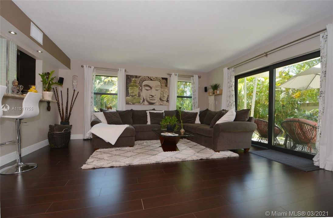 Recently Sold: $279,999 (2 beds, 2 baths, 1250 Square Feet)