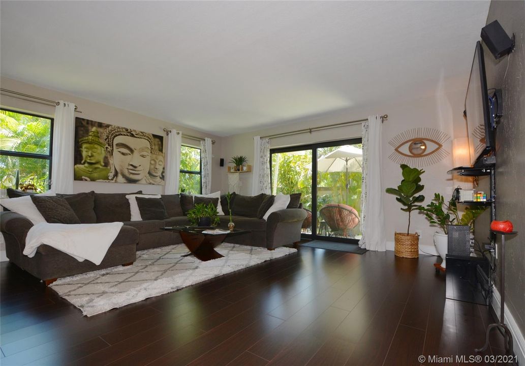 Recently Sold: $279,999 (2 beds, 2 baths, 1250 Square Feet)