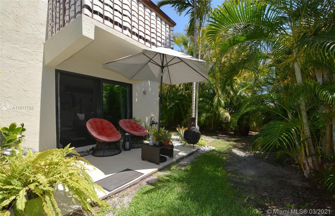 Recently Sold: $279,999 (2 beds, 2 baths, 1250 Square Feet)