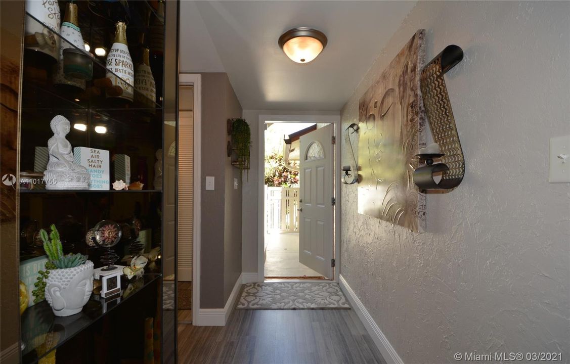 Recently Sold: $279,999 (2 beds, 2 baths, 1250 Square Feet)