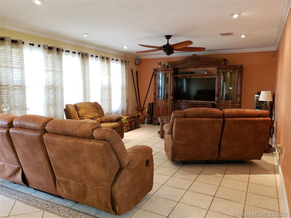 Recently Rented: $3,200 (4 beds, 3 baths, 2175 Square Feet)