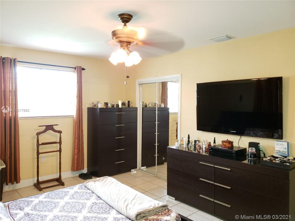 Recently Rented: $3,200 (4 beds, 3 baths, 2175 Square Feet)