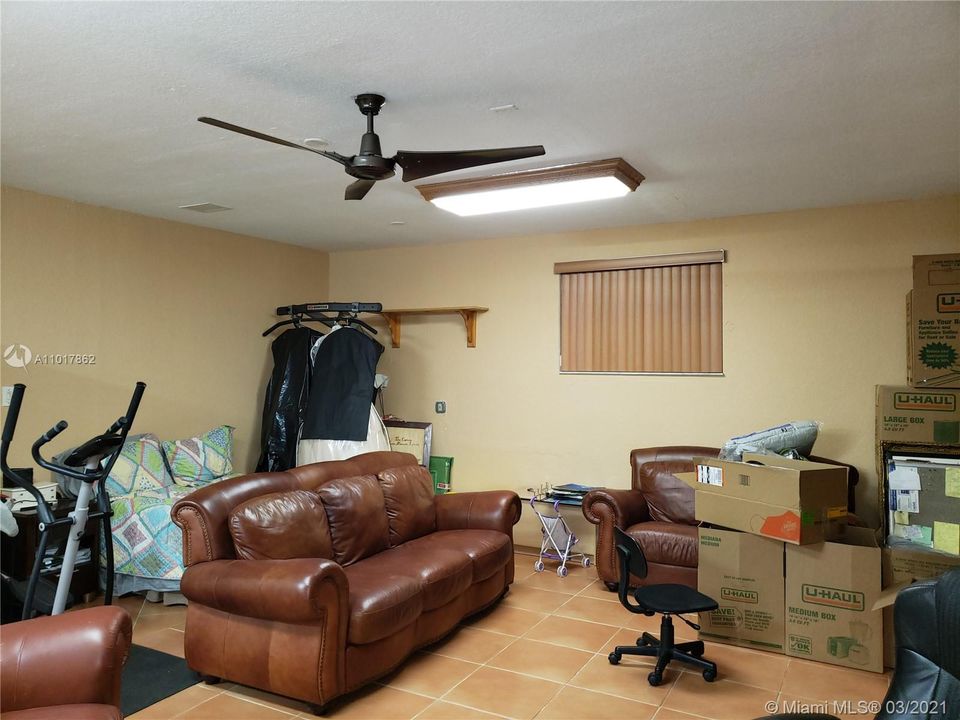 Recently Rented: $3,200 (4 beds, 3 baths, 2175 Square Feet)