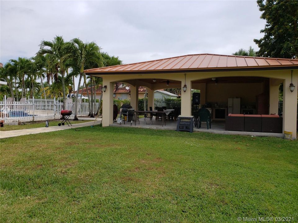 Recently Rented: $3,200 (4 beds, 3 baths, 2175 Square Feet)