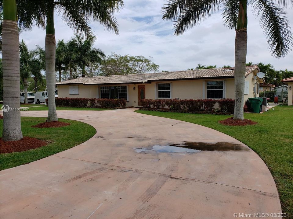 Recently Rented: $3,200 (4 beds, 3 baths, 2175 Square Feet)