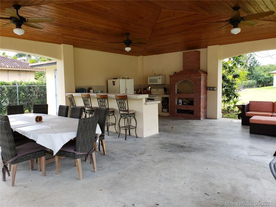 Recently Rented: $3,200 (4 beds, 3 baths, 2175 Square Feet)