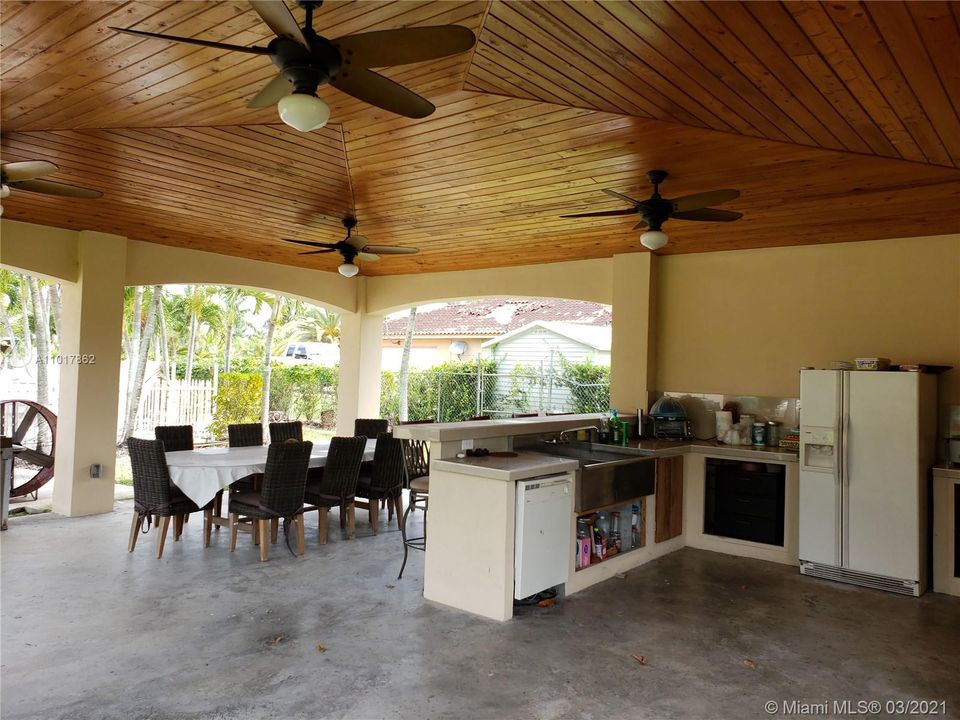 Recently Rented: $3,200 (4 beds, 3 baths, 2175 Square Feet)