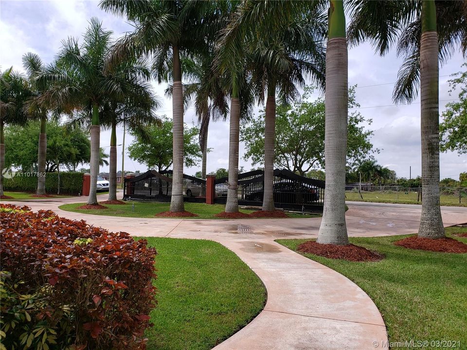 Recently Rented: $3,200 (4 beds, 3 baths, 2175 Square Feet)