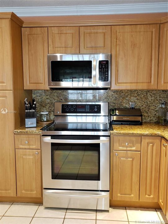 Recently Rented: $3,200 (4 beds, 3 baths, 2175 Square Feet)