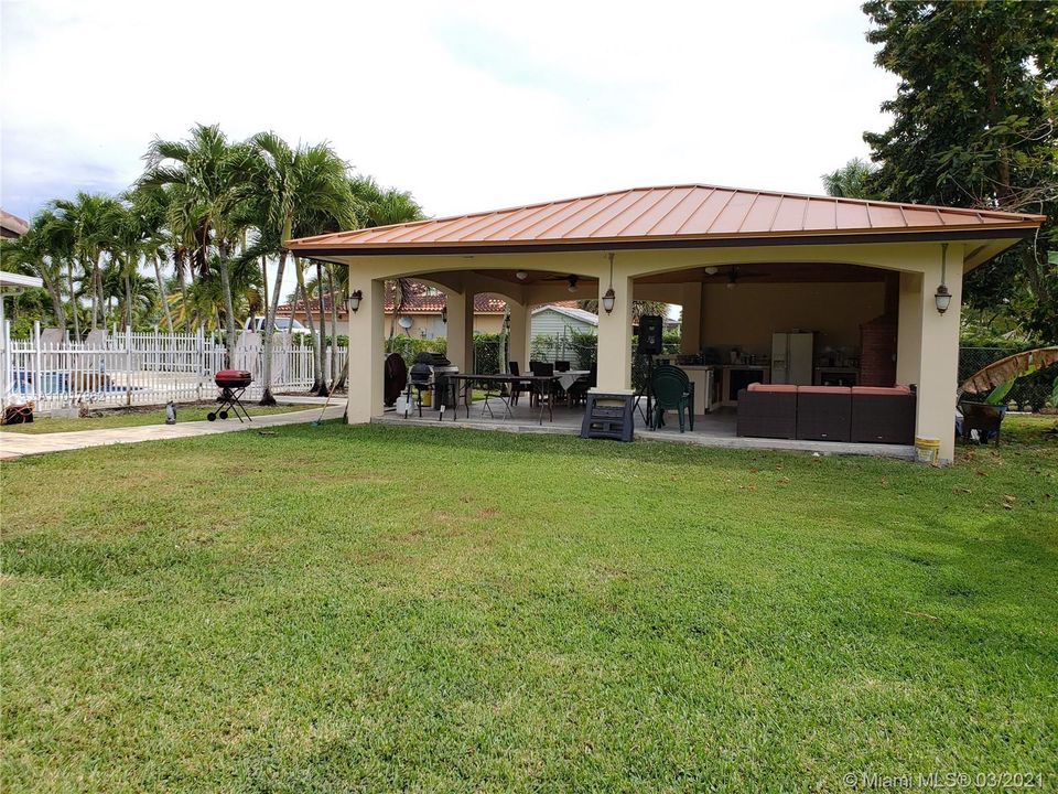 Recently Rented: $3,200 (4 beds, 3 baths, 2175 Square Feet)