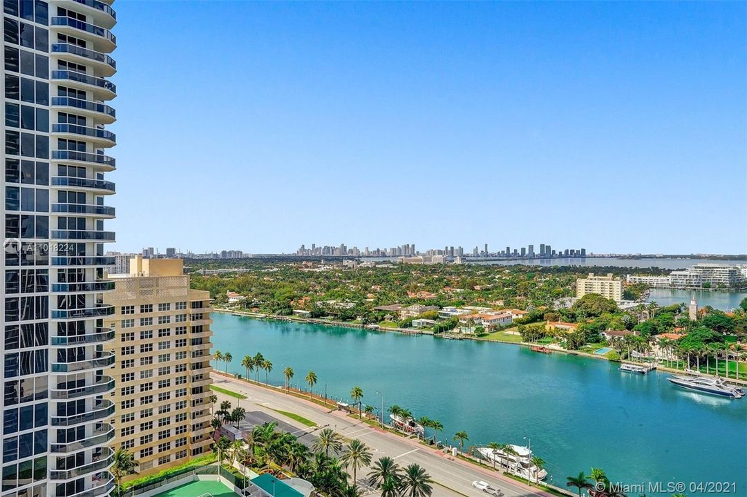Recently Sold: $1,380,000 (2 beds, 2 baths, 1550 Square Feet)