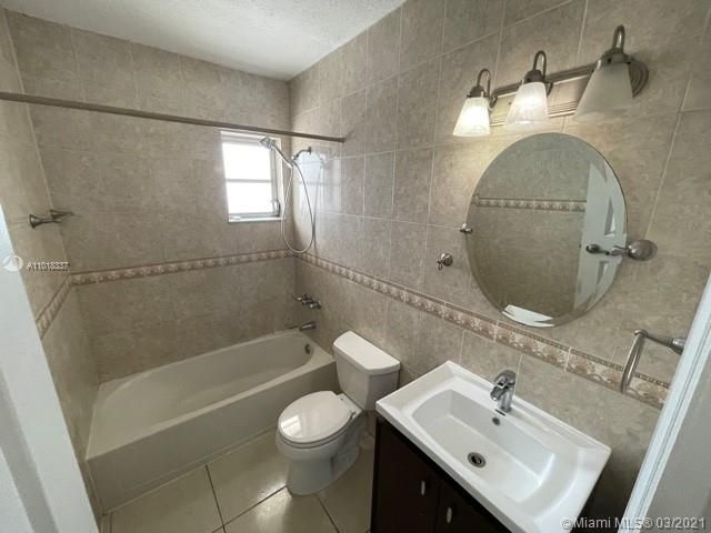 Recently Rented: $1,500 (3 beds, 2 baths, 1024 Square Feet)