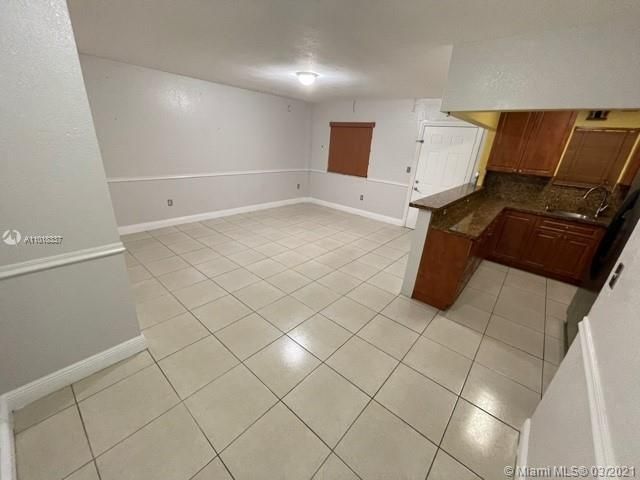 Recently Rented: $1,500 (3 beds, 2 baths, 1024 Square Feet)