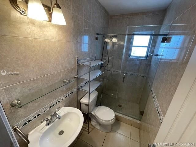 Recently Rented: $1,500 (3 beds, 2 baths, 1024 Square Feet)