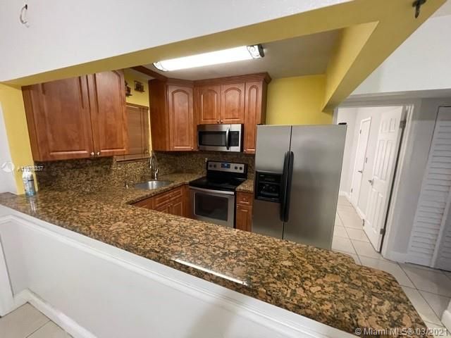 Recently Rented: $1,500 (3 beds, 2 baths, 1024 Square Feet)