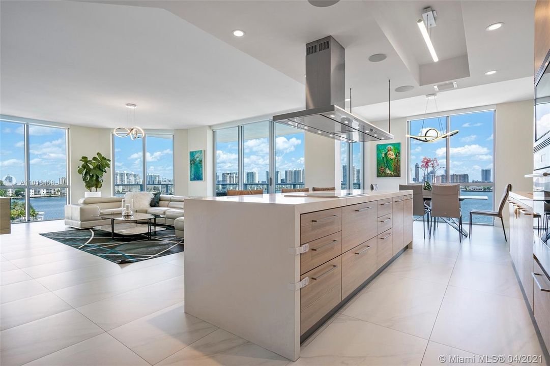Recently Sold: $1,760,000 (3 beds, 3 baths, 2421 Square Feet)
