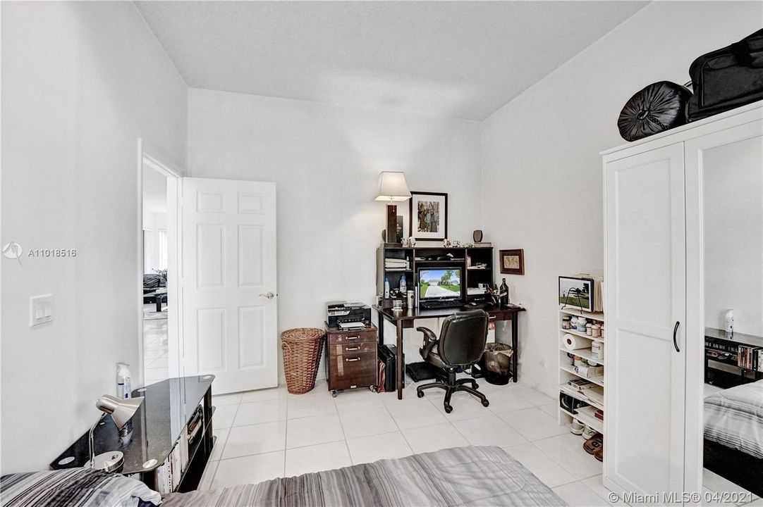 最近售出: $180,000 (3 贝兹, 2 浴室, 1820 平方英尺)