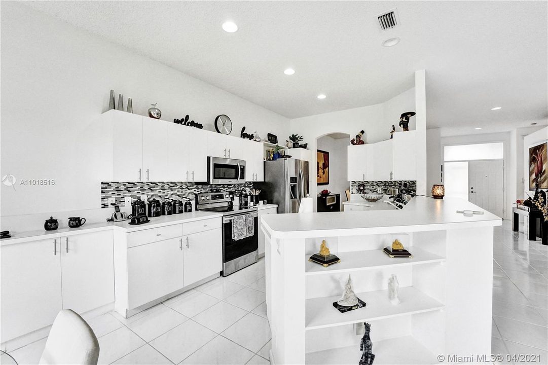 最近售出: $180,000 (3 贝兹, 2 浴室, 1820 平方英尺)