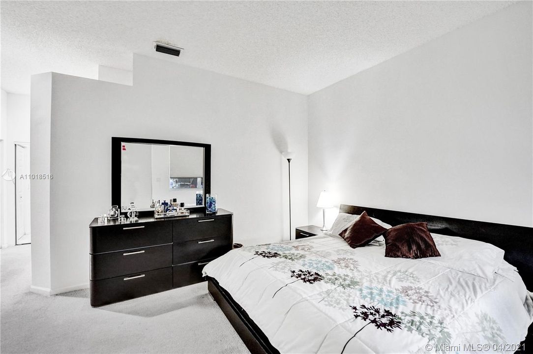 最近售出: $180,000 (3 贝兹, 2 浴室, 1820 平方英尺)