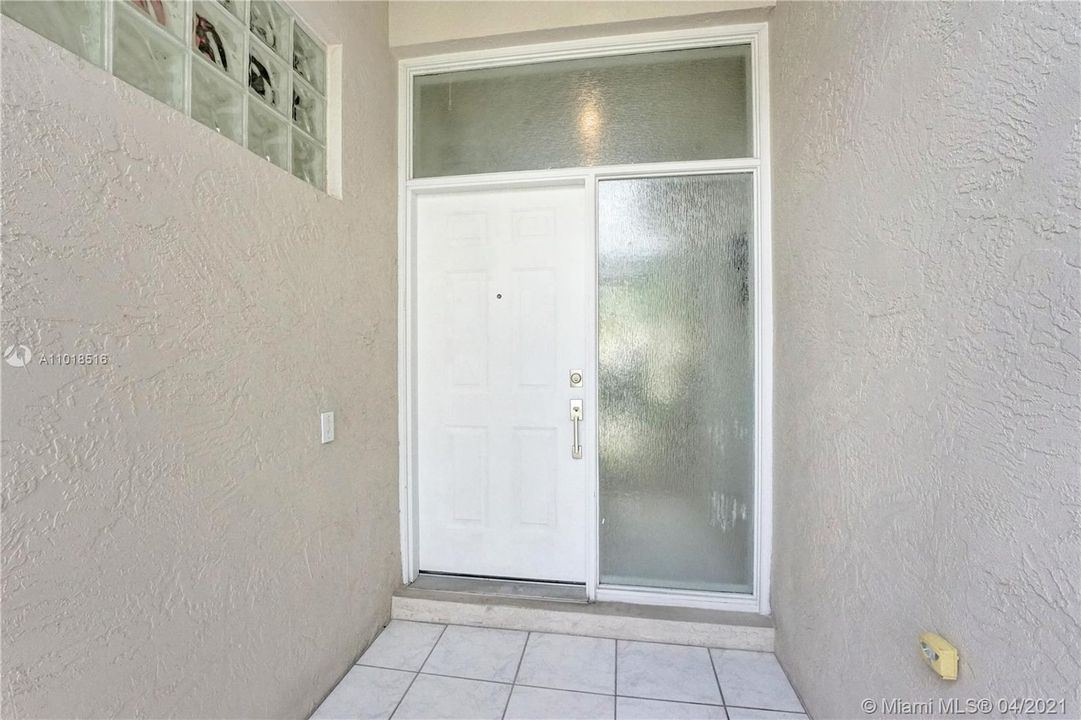 最近售出: $180,000 (3 贝兹, 2 浴室, 1820 平方英尺)