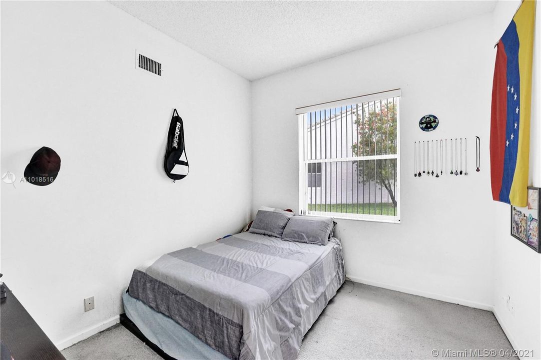 最近售出: $180,000 (3 贝兹, 2 浴室, 1820 平方英尺)