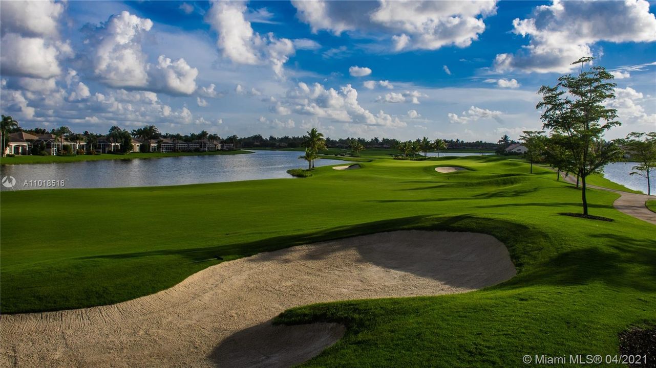 最近售出: $180,000 (3 贝兹, 2 浴室, 1820 平方英尺)