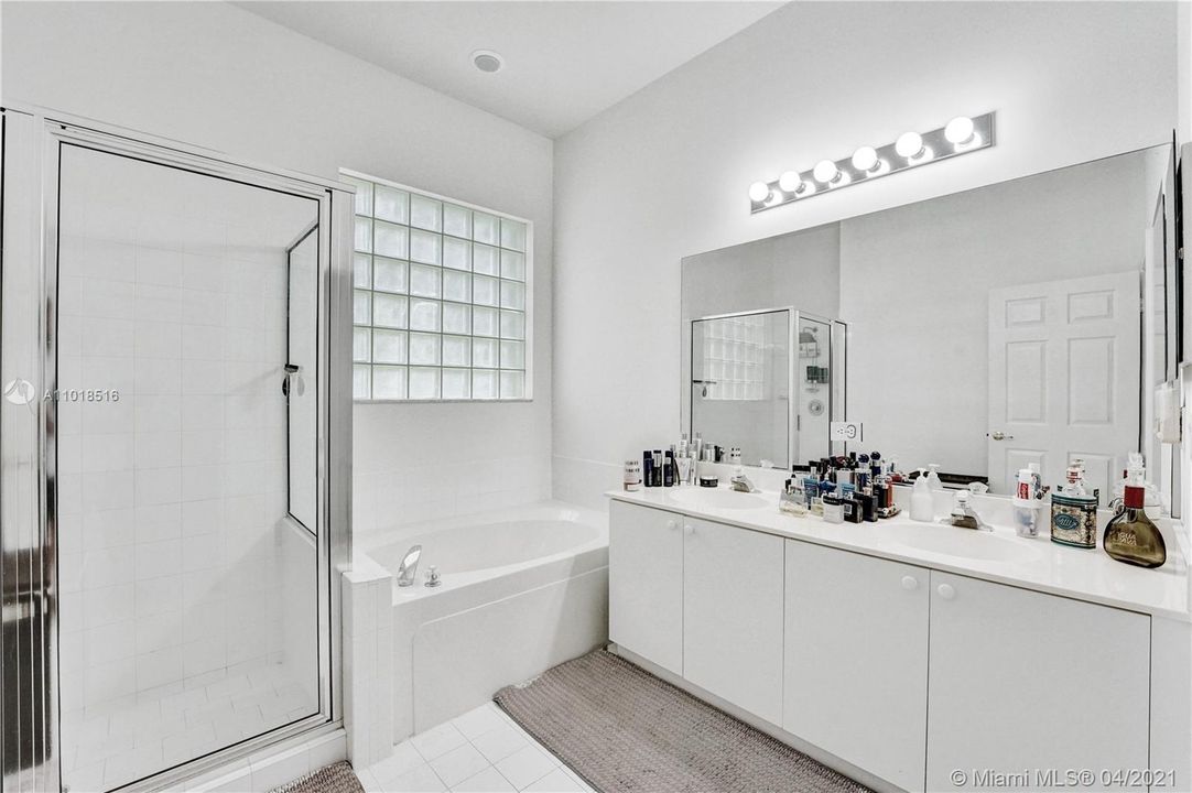 最近售出: $180,000 (3 贝兹, 2 浴室, 1820 平方英尺)