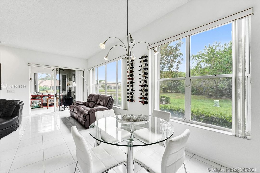 最近售出: $180,000 (3 贝兹, 2 浴室, 1820 平方英尺)