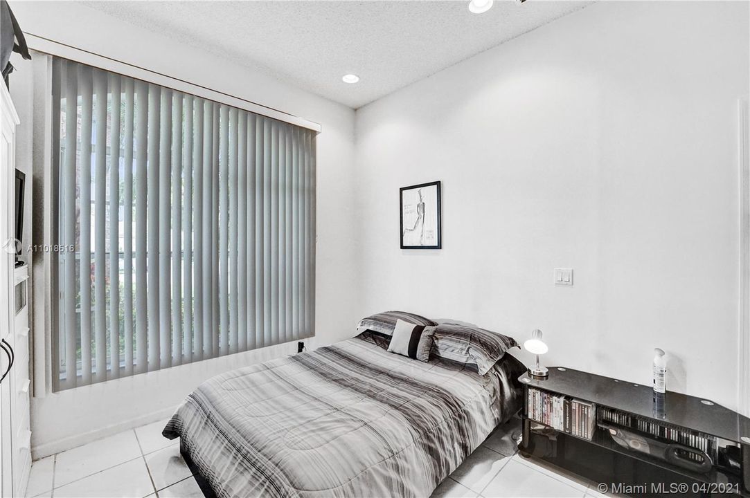 最近售出: $180,000 (3 贝兹, 2 浴室, 1820 平方英尺)