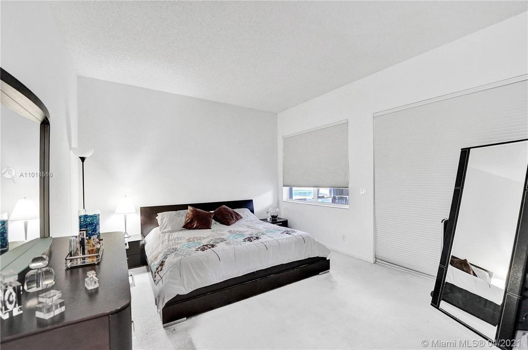 最近售出: $180,000 (3 贝兹, 2 浴室, 1820 平方英尺)