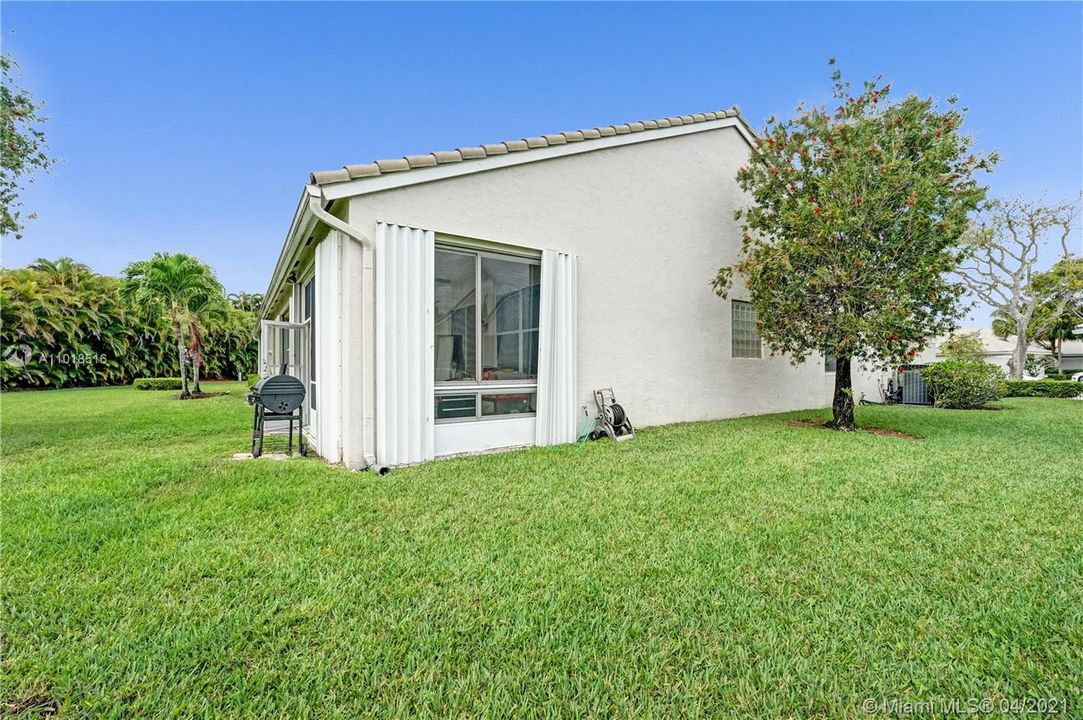 最近售出: $180,000 (3 贝兹, 2 浴室, 1820 平方英尺)