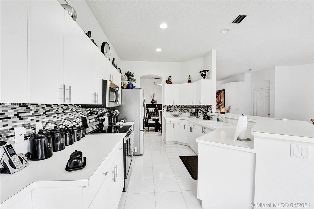 最近售出: $180,000 (3 贝兹, 2 浴室, 1820 平方英尺)