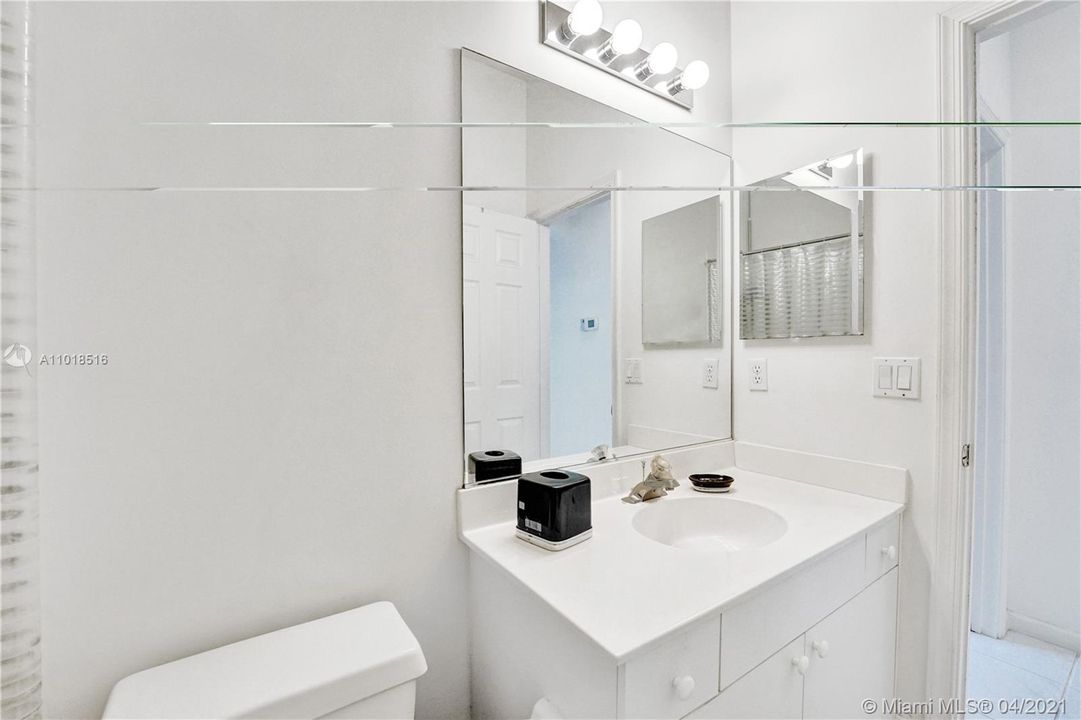 最近售出: $180,000 (3 贝兹, 2 浴室, 1820 平方英尺)