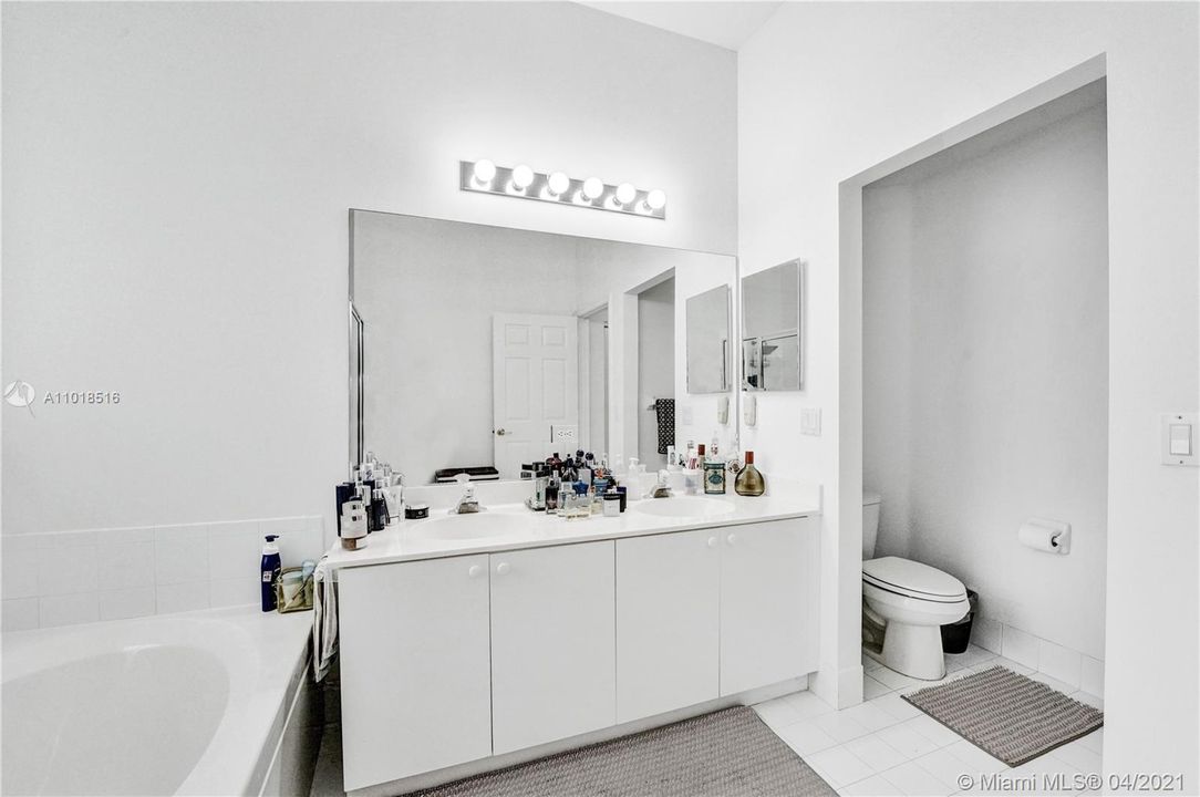 最近售出: $180,000 (3 贝兹, 2 浴室, 1820 平方英尺)