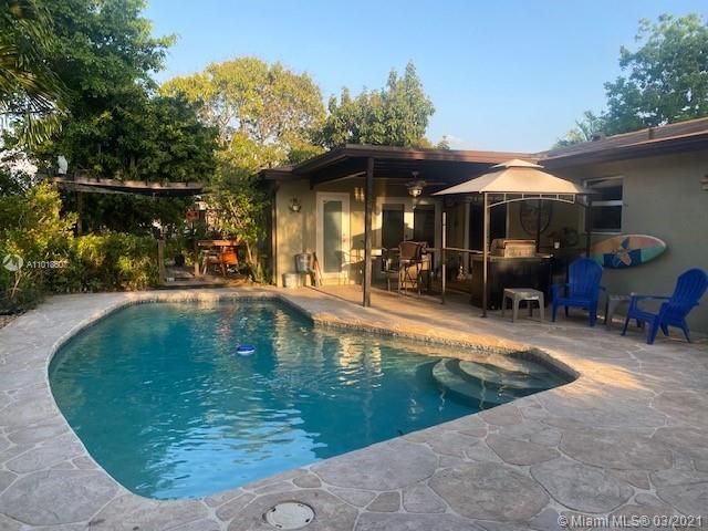 Recently Sold: $410,000 (3 beds, 2 baths, 1378 Square Feet)