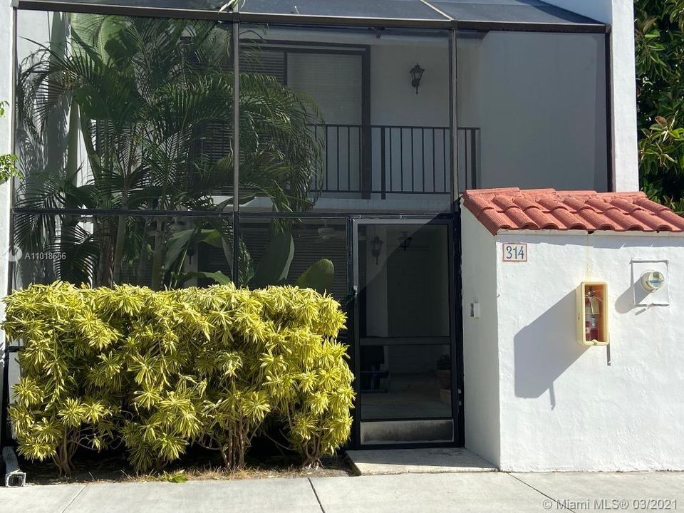 Recently Sold: $890,000 (2 beds, 2 baths, 1404 Square Feet)