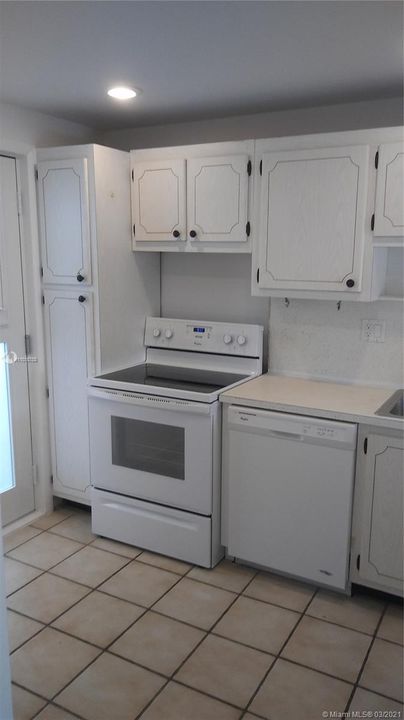 Recently Rented: $1,700 (1 beds, 1 baths, 725 Square Feet)