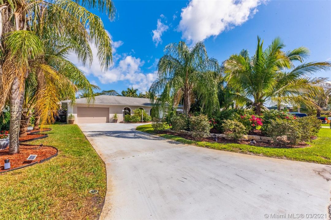 Vendido Recientemente: $849,000 (3 camas, 2 baños, 2018 Pies cuadrados)