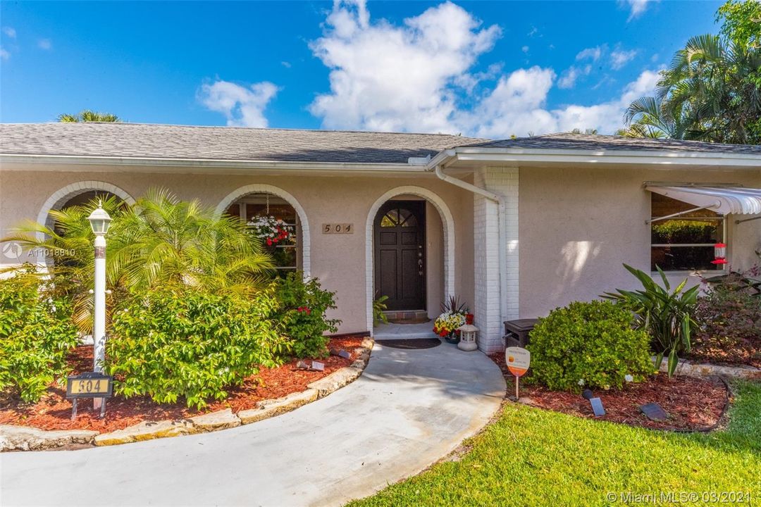 Vendido Recientemente: $849,000 (3 camas, 2 baños, 2018 Pies cuadrados)