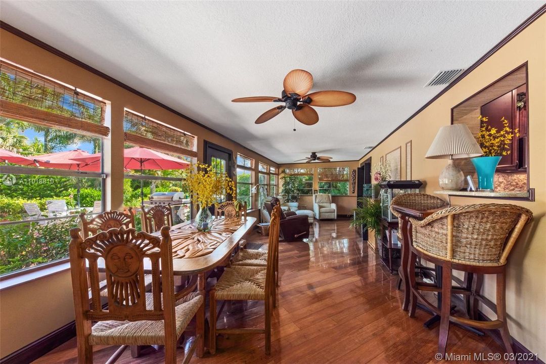 Vendido Recientemente: $849,000 (3 camas, 2 baños, 2018 Pies cuadrados)