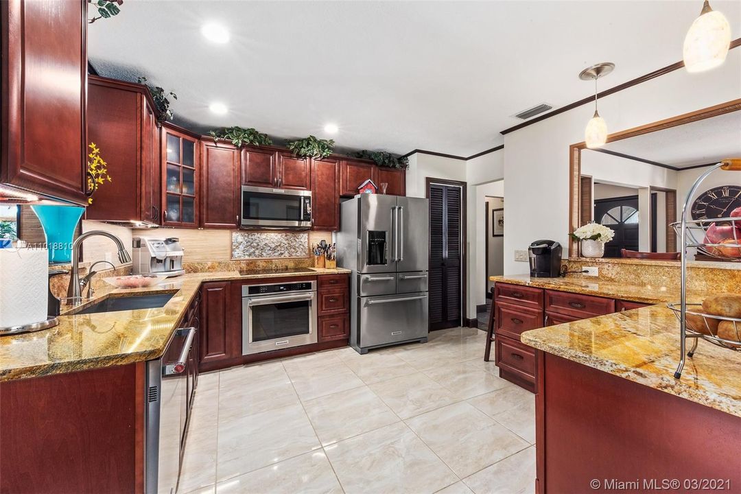 Vendido Recientemente: $849,000 (3 camas, 2 baños, 2018 Pies cuadrados)