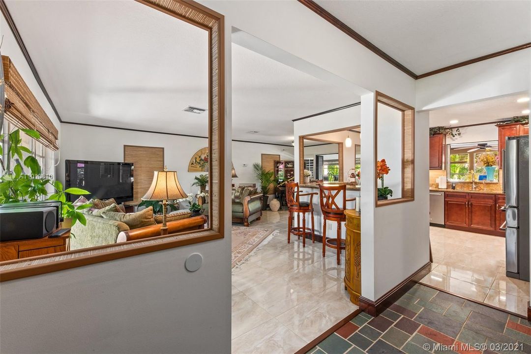 Vendido Recientemente: $849,000 (3 camas, 2 baños, 2018 Pies cuadrados)